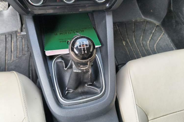 Used Volkswagen Sagitar 2014 Revised Version 1.6L Manual Comfort Edition Gear Lever