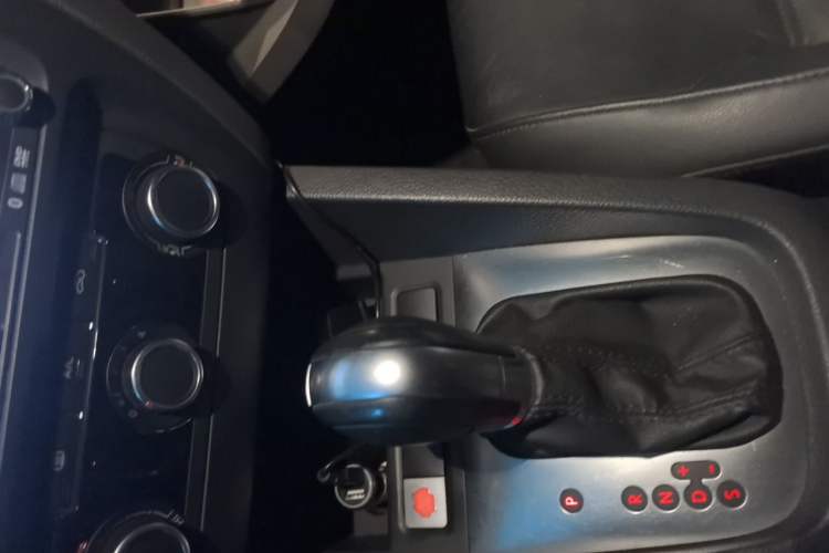 Used Volkswagen Sagitar 2014 1.6L Automatic Comfort Model Gear Lever