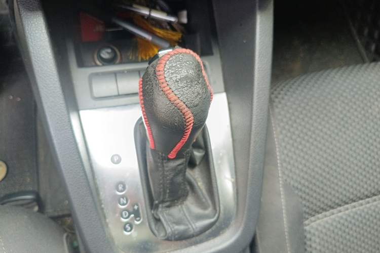 Used Volkswagen Sagitar 2014 1.4TSI Automatic Fashion Edition Gear Lever