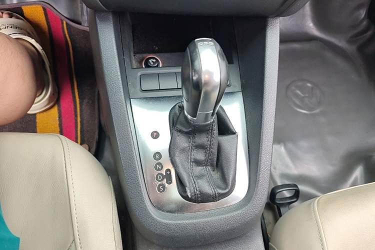 Used Volkswagen Sagitar 2014 Revised Version 1.4TSI Automatic Luxury Edition Gear Lever