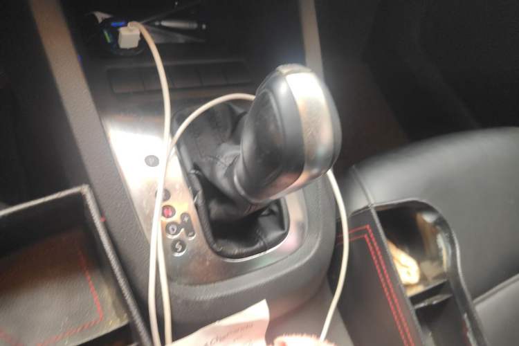 Used Volkswagen Sagitar 2014 1.6L Automatic Comfort Model Gear Lever