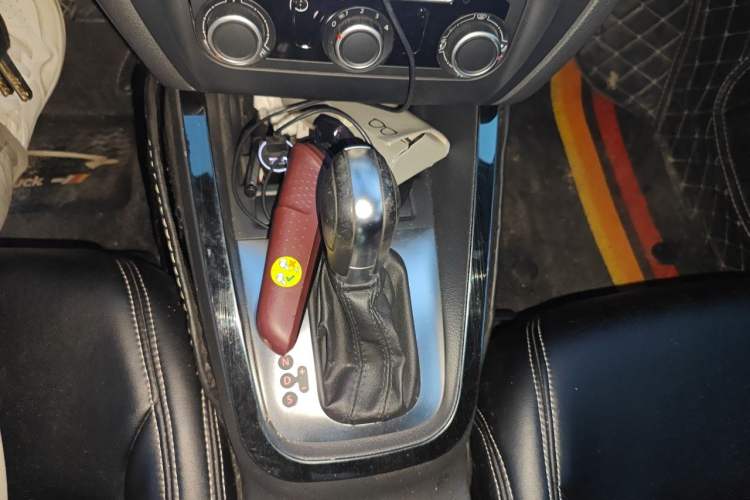 Used Volkswagen Sagitar 2014 Revised Version 1.6L Automatic Leading Edition Gear Lever