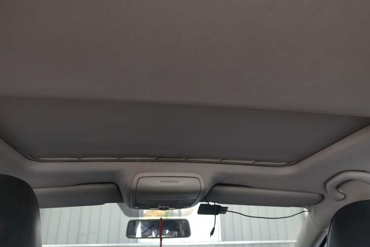 Used Volkswagen Sagitar 2014 1.6L Manual Comfort Model Headliner