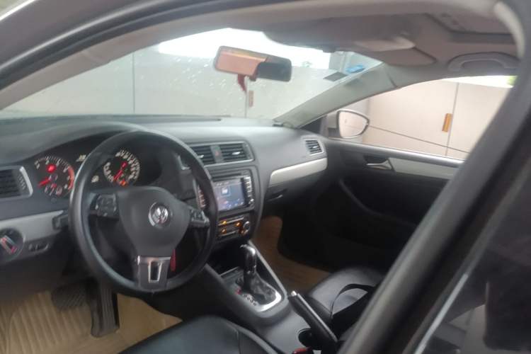 Used Volkswagen Sagitar 2014 Revised Version 1.4TSI Automatic Luxury Edition Headliner