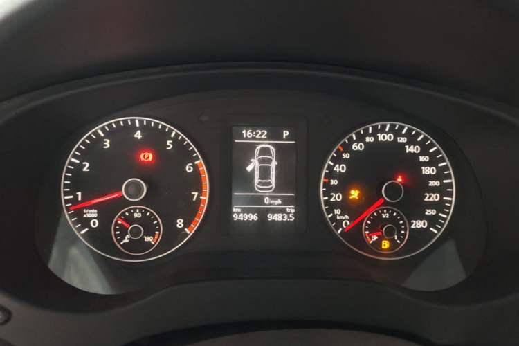 Used Volkswagen Sagitar 2014 1.4TSI Automatic Luxury Model Instrument Cluster