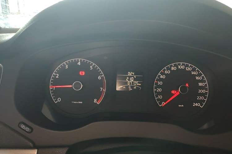 Used Volkswagen Sagitar 2014 Revised Version 1.6L Manual Comfort Edition Instrument Cluster