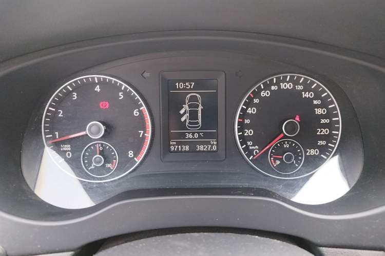 Used Volkswagen Sagitar 2014 1.4TSI Manual Luxury Model Instrument Cluster
