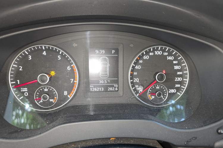 Used Volkswagen Sagitar 2014 1.4TSI Automatic Fashion Edition Instrument Cluster