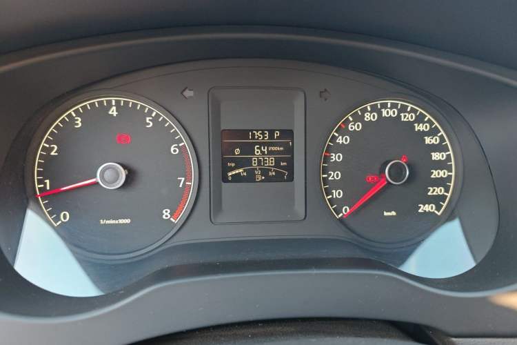 Used Volkswagen Sagitar 2014 1.6L Automatic Comfort Model Instrument Cluster