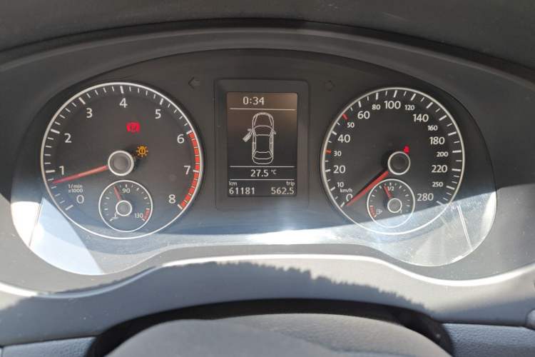 Used Volkswagen Sagitar 2014 1.4TSI Manual Luxury Model Instrument Cluster
