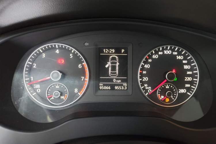 Used Volkswagen Sagitar 2014 1.4TSI Automatic Luxury Model Instrument Cluster