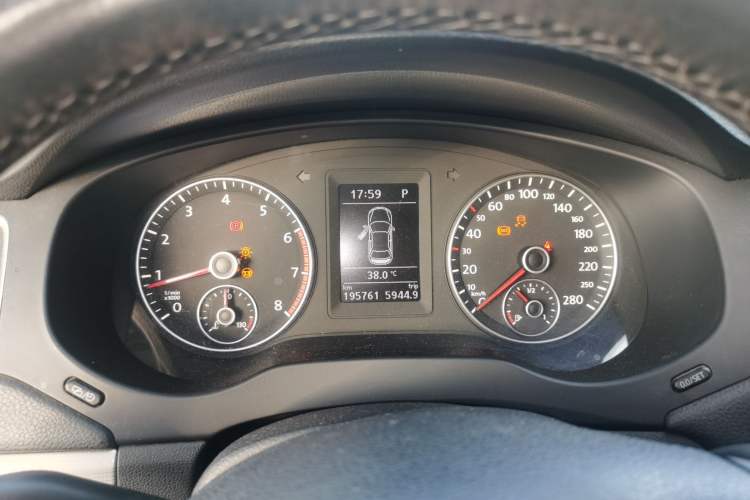 Used Volkswagen Sagitar 2014 Revised Version 1.4TSI Automatic Luxury Edition Instrument Cluster