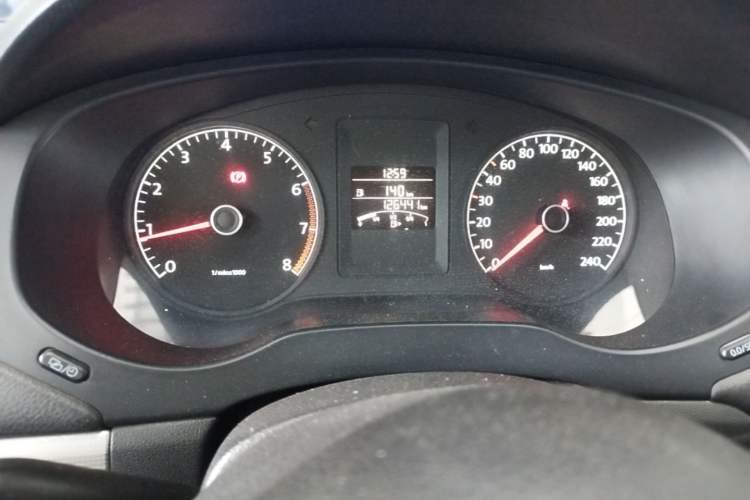 Used Volkswagen Sagitar 2014 1.6L Manual Comfort Model Instrument Cluster