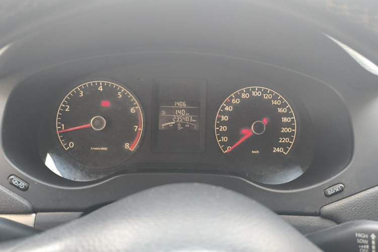 Used Volkswagen Sagitar 2014 Revised Version 1.6L Manual Comfort Edition Instrument Cluster