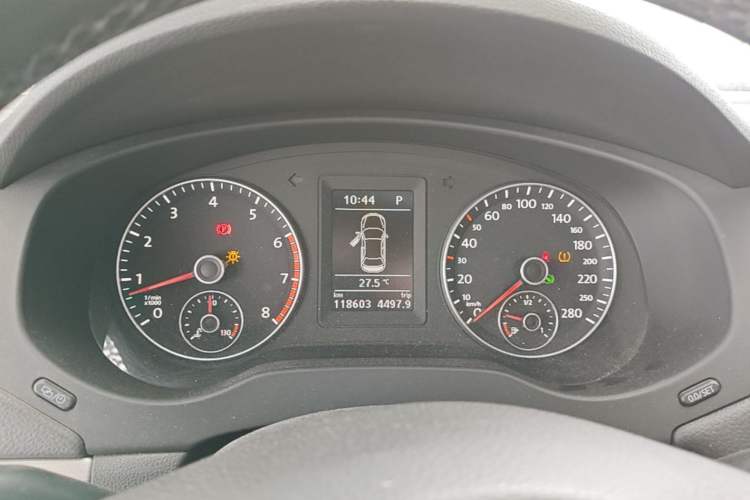 Used Volkswagen Sagitar 2014 1.4TSI Automatic Luxury Model Instrument Cluster