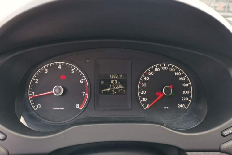 Used Volkswagen Sagitar 2014 Revised Version 1.6L Automatic Comfort Edition Instrument Cluster
