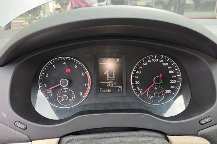 Used Volkswagen Sagitar 2014 Revised Version 1.4TSI Automatic Luxury Edition Instrument Cluster