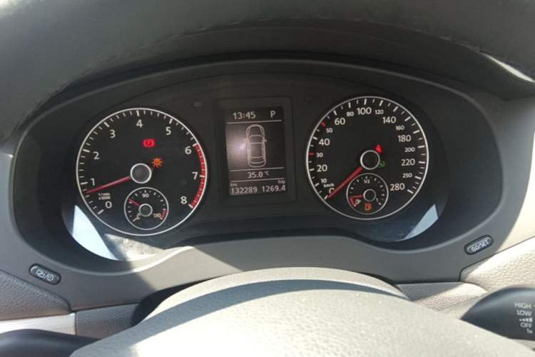Used Volkswagen Sagitar 2014 1.4TSI Automatic Luxury Model Instrument Cluster