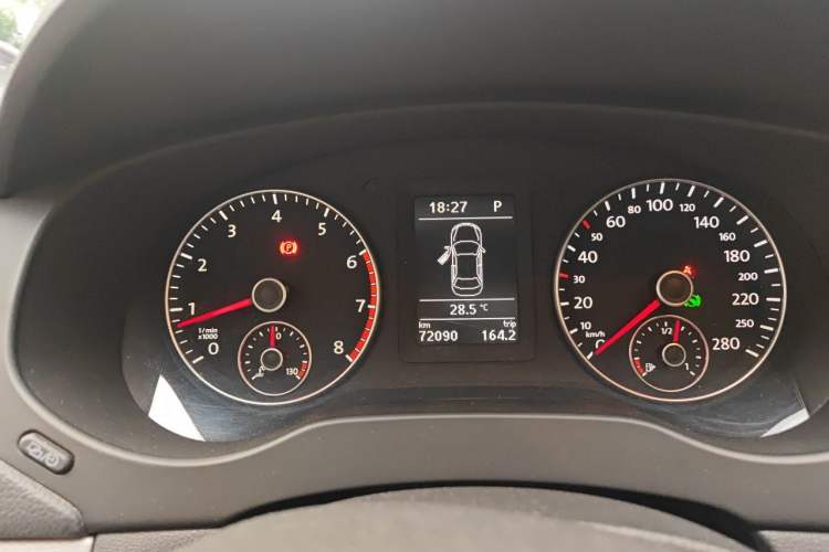 Used Volkswagen Sagitar 2014 1.4TSI Automatic Luxury Model Instrument Cluster