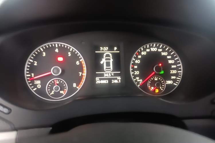Used Volkswagen Sagitar 2014 Revised Version 1.4TSI Automatic Luxury Edition Instrument Cluster