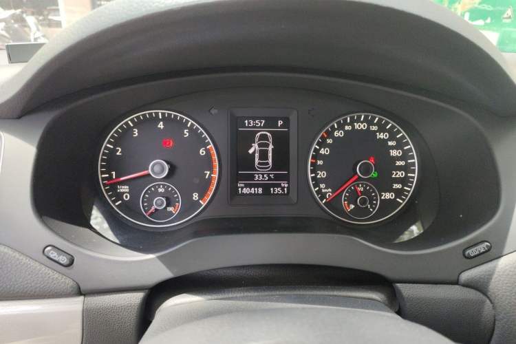 Used Volkswagen Sagitar 2014 1.4TSI Automatic Luxury Model Instrument Cluster