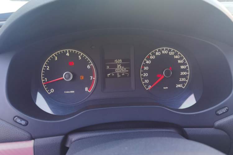 Used Volkswagen Sagitar 2014 1.6L Manual Comfort Model Instrument Cluster