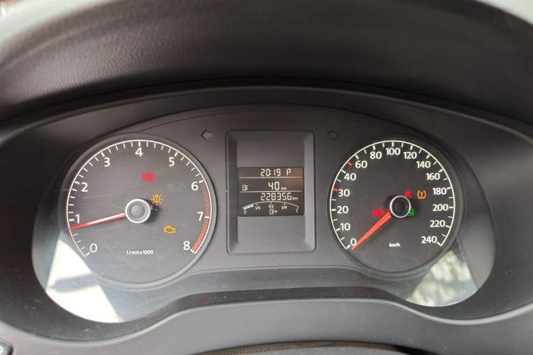 Used Volkswagen Sagitar 2014 1.6L Automatic Comfort Model Instrument Cluster