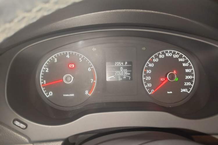 Used Volkswagen Sagitar 2014 1.6L Automatic Comfort Model Instrument Cluster