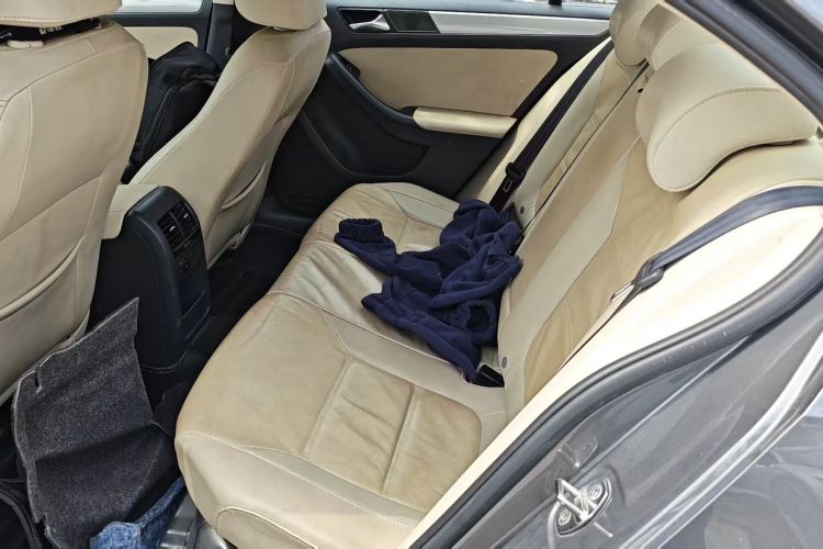 Used Volkswagen Sagitar 2014 Revised Version 1.6L Automatic Comfort Edition Interior 2