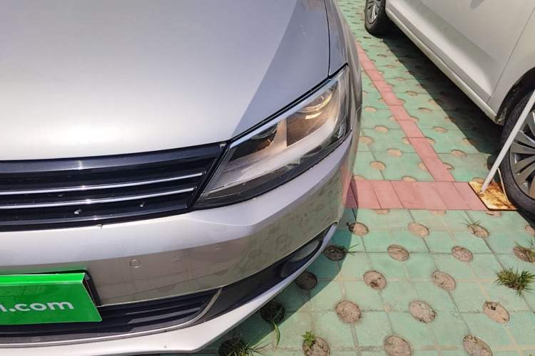 Used Volkswagen Sagitar 2014 1.4TSI Manual Luxury Model Left Front Headlight