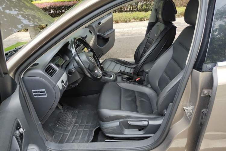 Used Volkswagen Sagitar 2014 1.6L Automatic Comfort Model Left Front Seat
