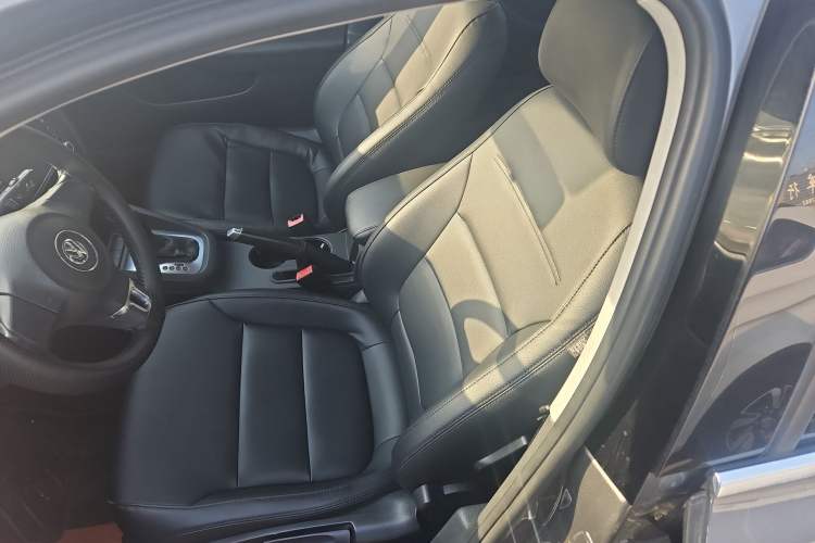 Used Volkswagen Sagitar 2014 Revised Version 1.6L Automatic Comfort Edition Left Front Seat