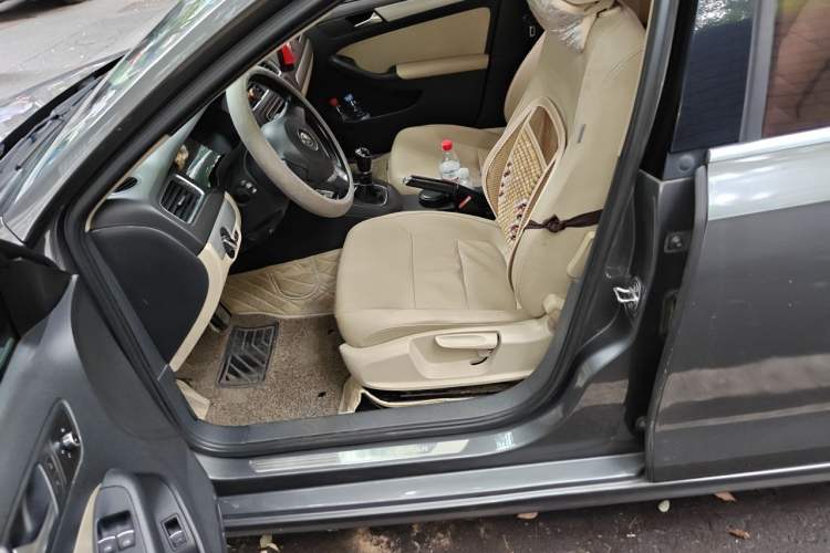 Used Volkswagen Sagitar 2014 Revised Version 1.6L Manual Comfort Edition Left Front Seat