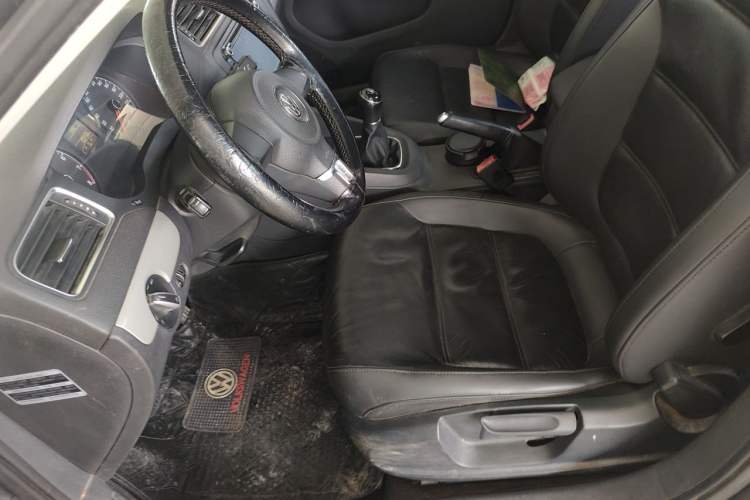 Used Volkswagen Sagitar 2014 1.6L Manual Comfort Model Left Front Seat