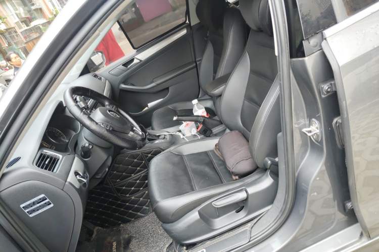Used Volkswagen Sagitar 2014 Revised Version 1.4TSI Automatic Luxury Edition Left Front Seat