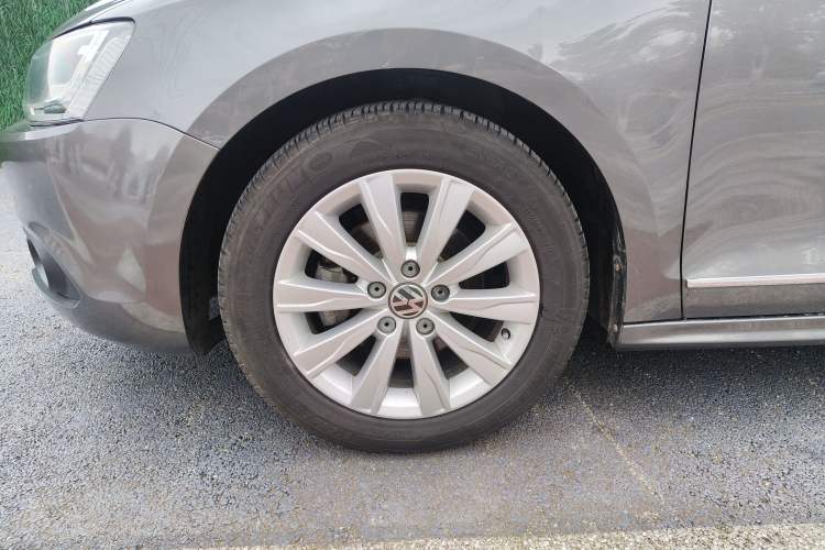 Used Volkswagen Sagitar 2014 Revised Version 1.6L Automatic Comfort Edition Left Front Wheel Hub