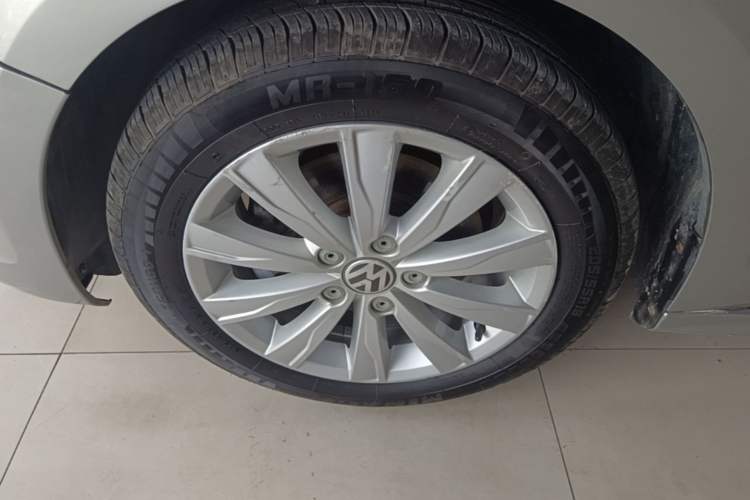 Used Volkswagen Sagitar 2014 Revised Version 1.4TSI Automatic Luxury Edition Left Front Wheel Hub