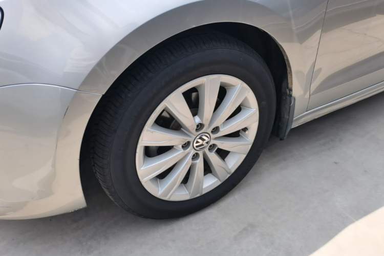 Used Volkswagen Sagitar 2014 Revised Version 1.6L Automatic Comfort Edition Left Front Wheel Hub