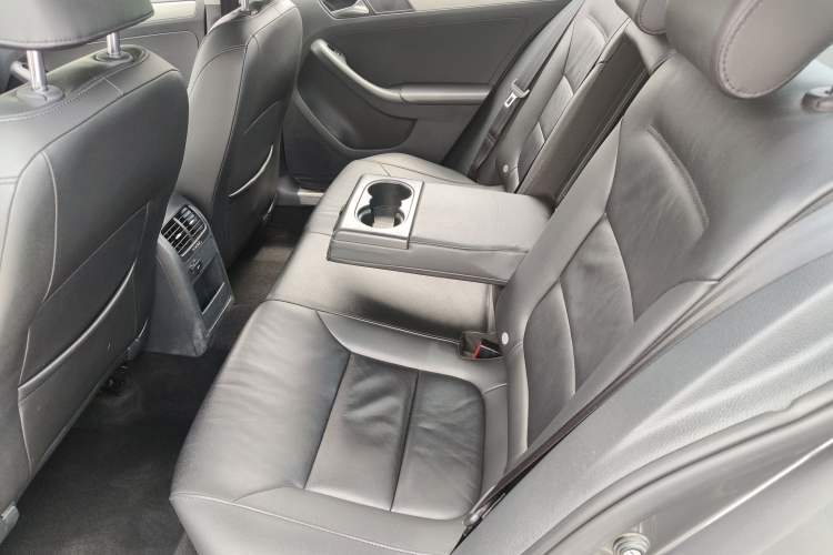 Used Volkswagen Sagitar 2014 Revised Version 1.6L Automatic Comfort Edition Left Rear Seat