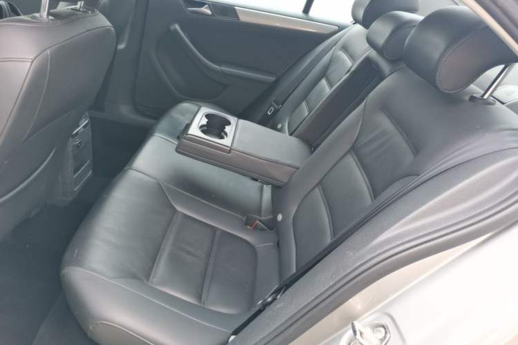 Used Volkswagen Sagitar 2014 Revised Version 1.6L Automatic Comfort Edition Left Rear Seat