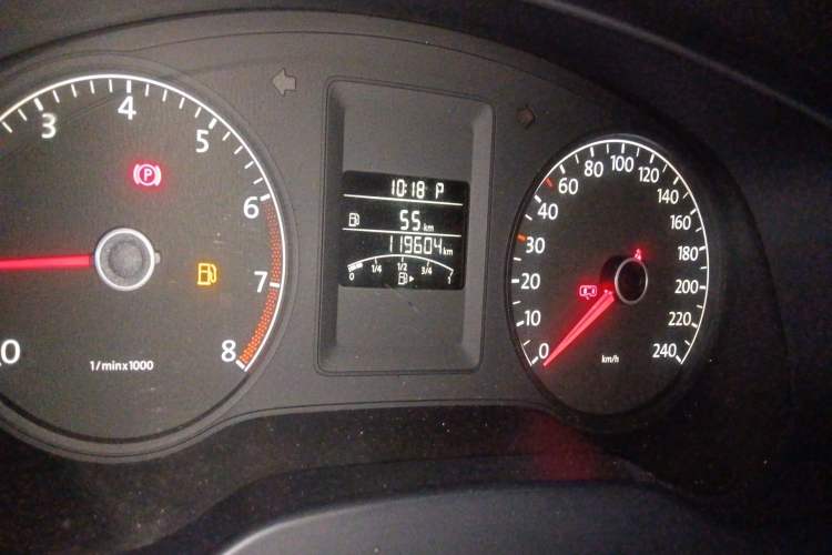 Used Volkswagen Sagitar 2014 Revised Version 1.6L Automatic Comfort Edition Odometer Close Up