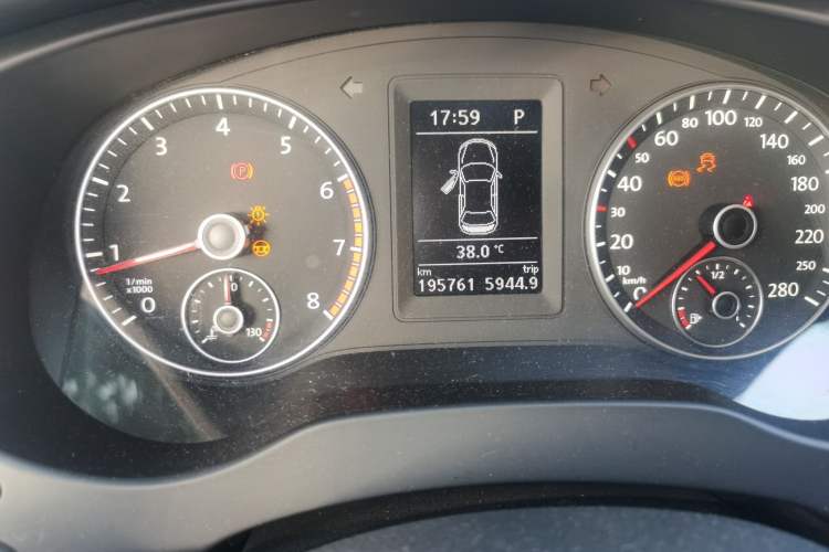 Used Volkswagen Sagitar 2014 Revised Version 1.4TSI Automatic Luxury Edition Odometer Close Up
