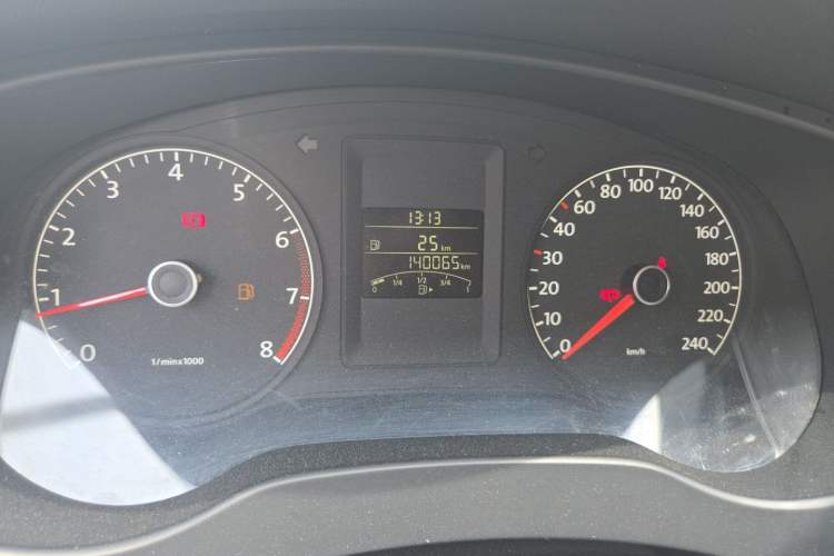 Used Volkswagen Sagitar 2014 1.6L Manual Comfort Model Odometer Close Up