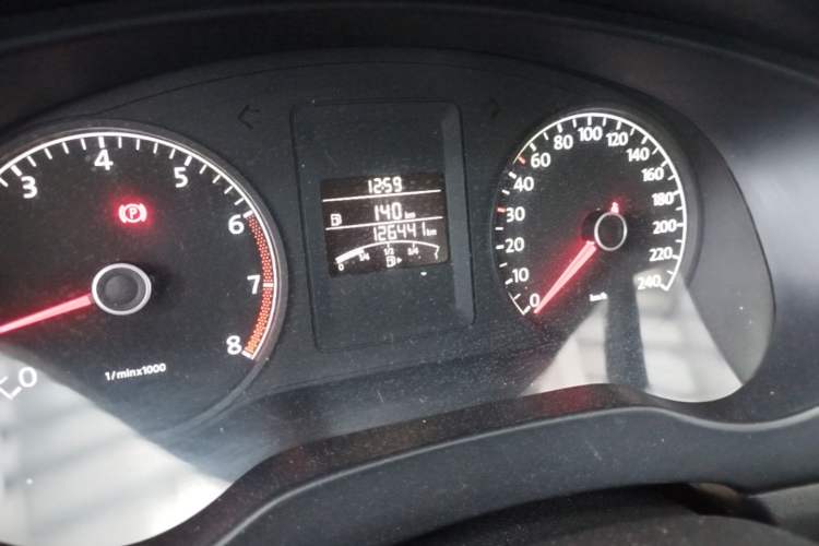 Used Volkswagen Sagitar 2014 1.6L Manual Comfort Model Odometer Close Up