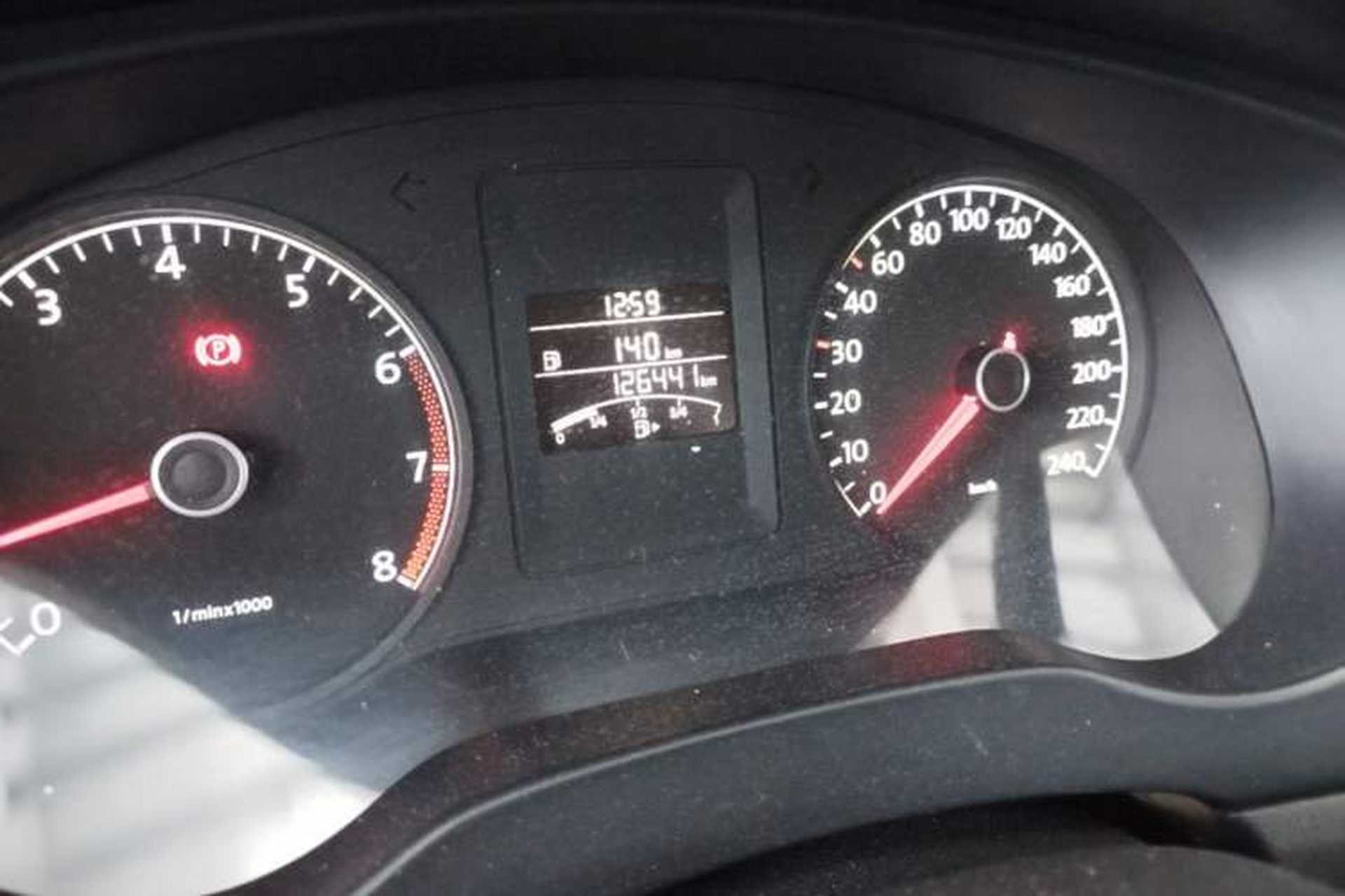 Used Volkswagen Sagitar 2014 1.6L Manual Comfort Model Odometer Close Up