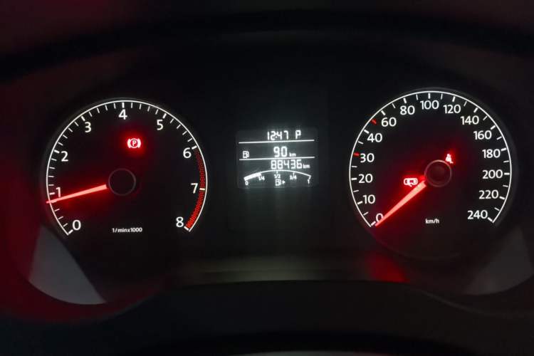 Used Volkswagen Sagitar 2014 1.6L Automatic Comfort Model Odometer Close Up