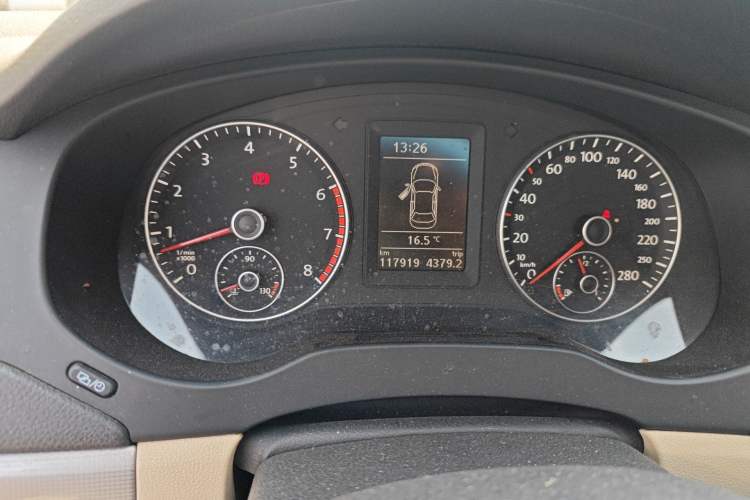 Used Volkswagen Sagitar 2014 Revised Version 1.4TSI Manual Luxury Edition Odometer Close Up
