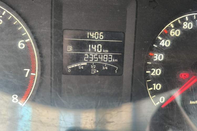 Used Volkswagen Sagitar 2014 Revised Version 1.6L Manual Comfort Edition Odometer Close Up