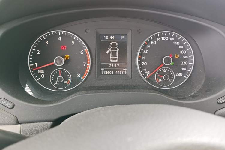 Used Volkswagen Sagitar 2014 1.4TSI Automatic Luxury Model Odometer Close Up