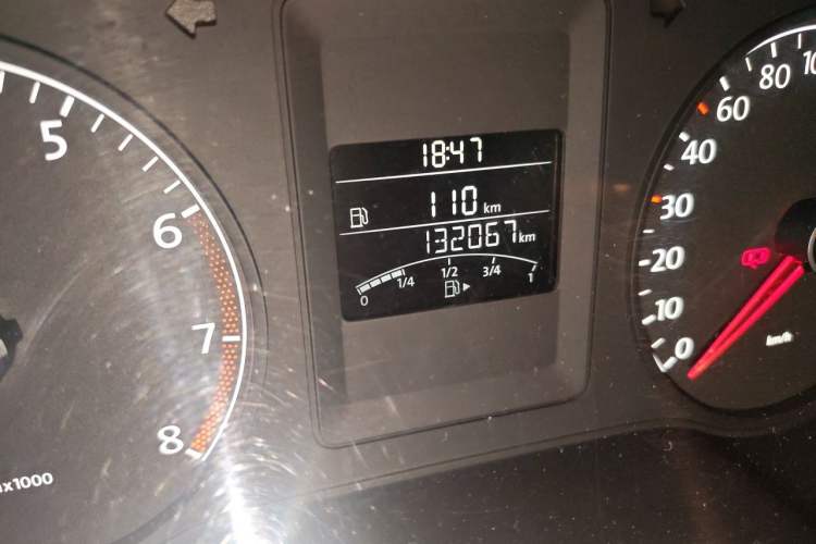 Used Volkswagen Sagitar 2014 Revised Version 1.6L Manual Comfort Edition Odometer Close Up